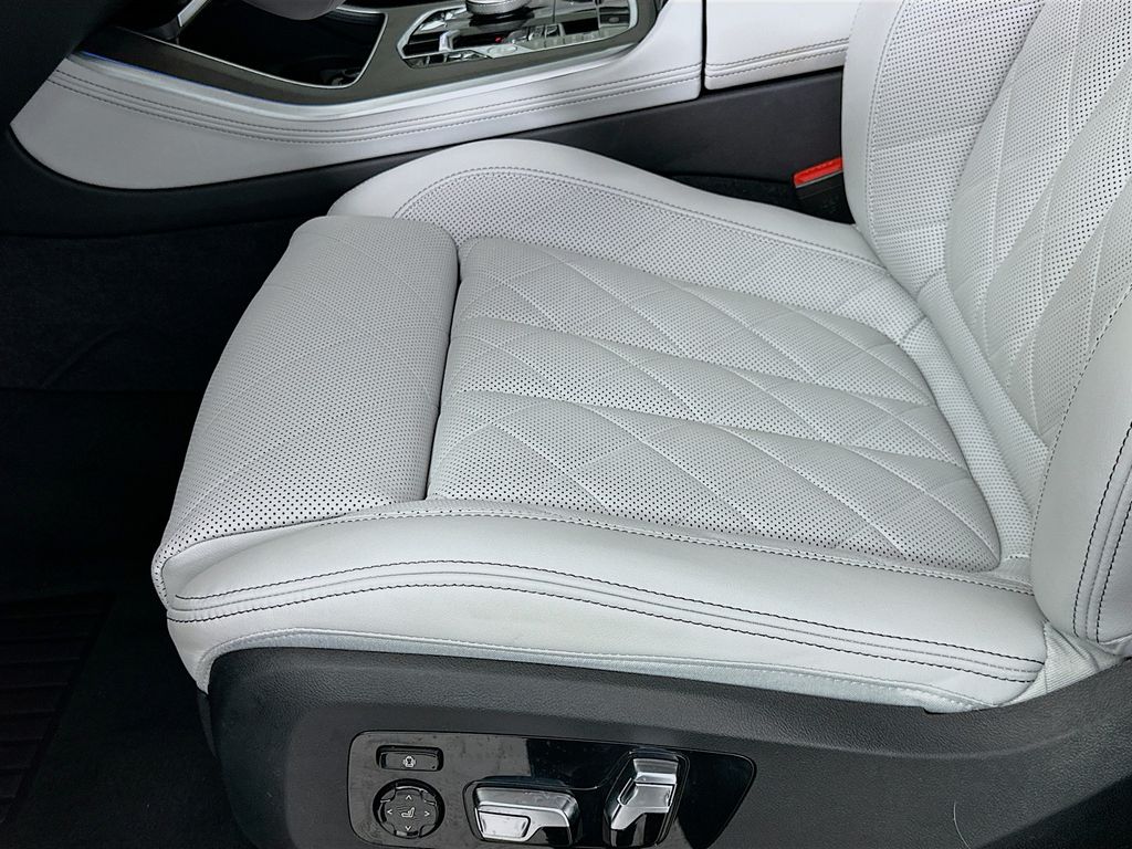 Thumbnail: 2025 BMW X5 - 20