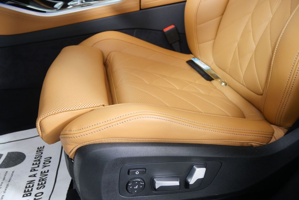 Thumbnail: 2026 BMW X5 - 10