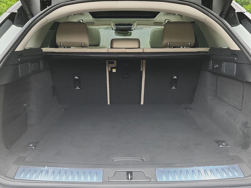 Thumbnail: 2021 Land Rover Range Rover Velar - 29