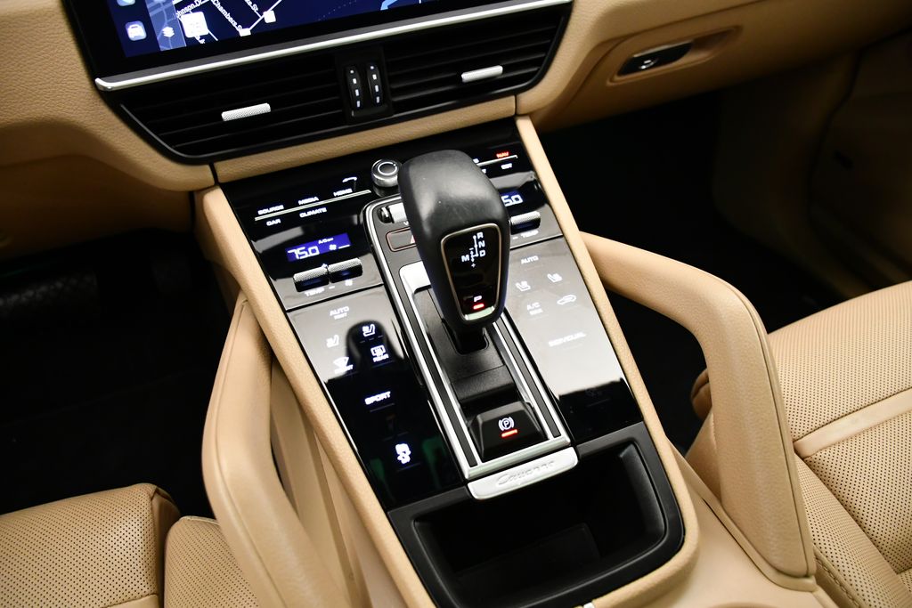 Thumbnail: 2022 Porsche Cayenne - 31