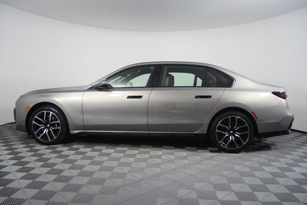Thumbnail: 2026 BMW 7 Series - 6