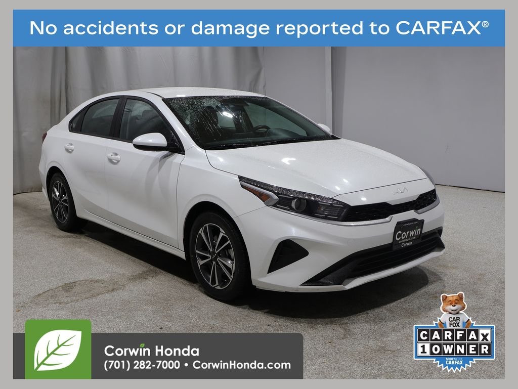 Snow White Pearl 2024 Kia Forte Sedan Front-Wheel Drive Continuously Variable Transmission