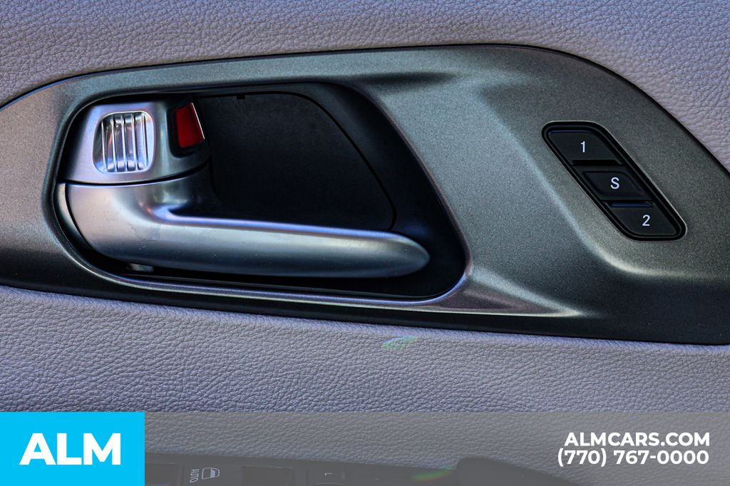 Used 2024 Silver Chrysler Touring L image 50