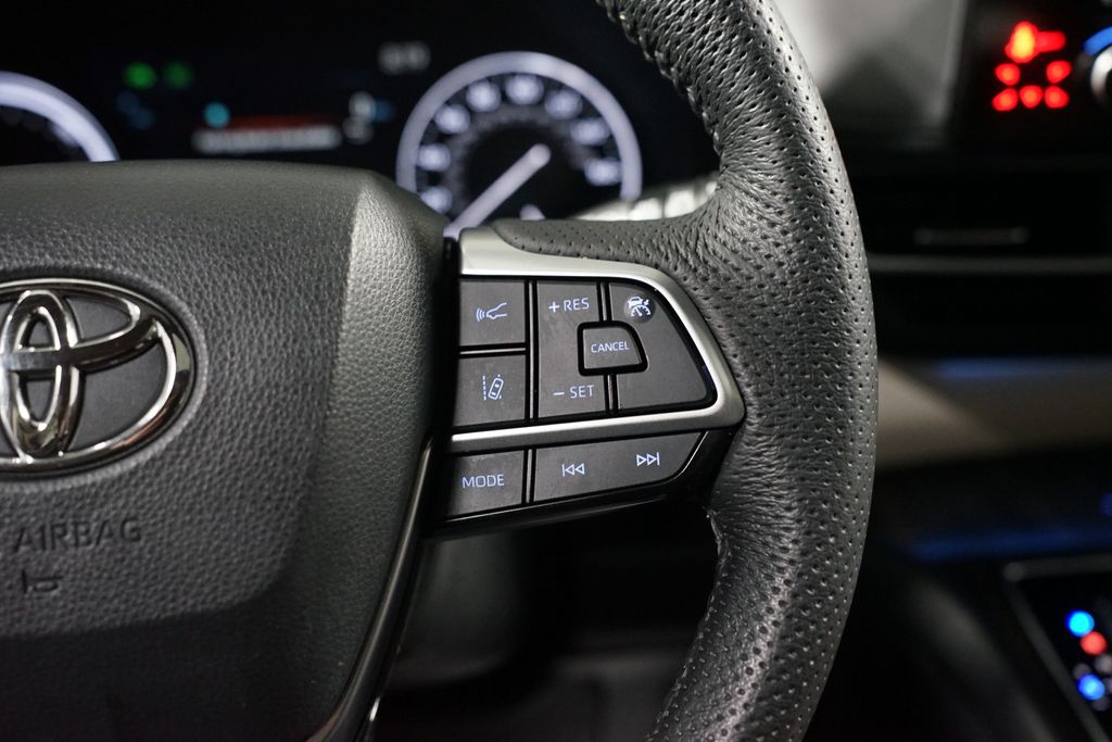 Thumbnail: 2023 Toyota Sienna - 13