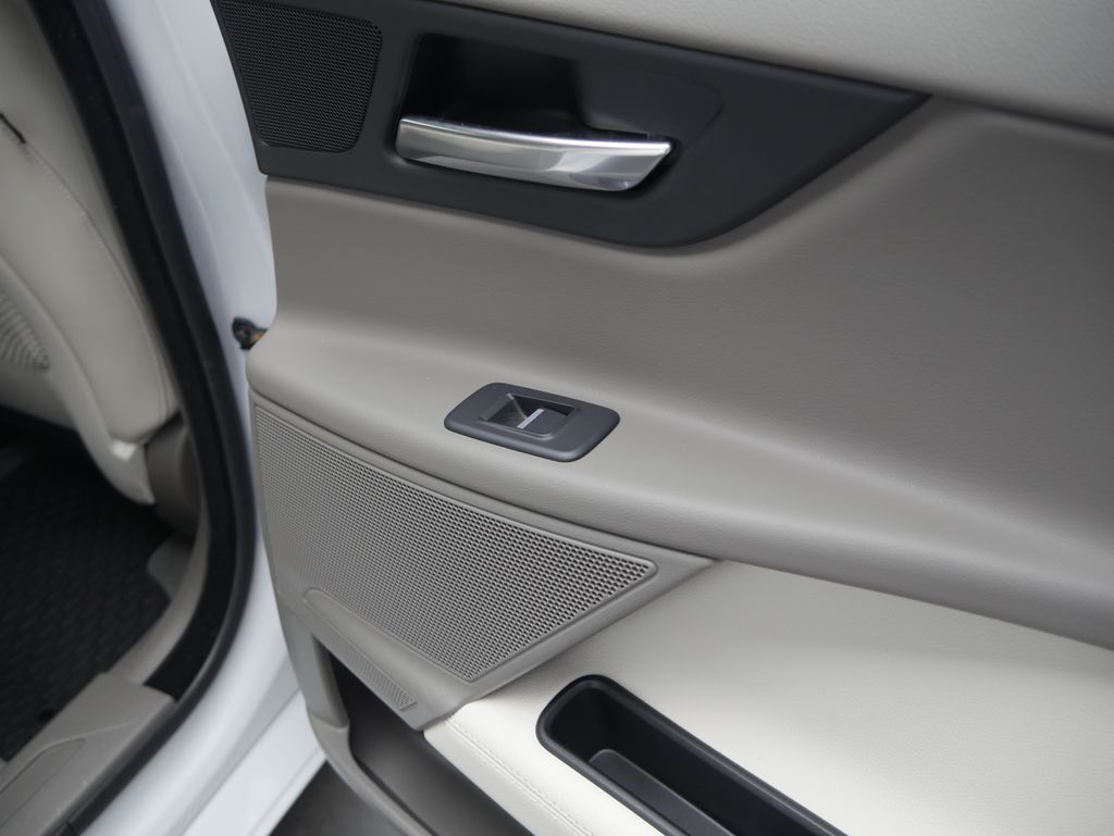 Thumbnail: 2018 Jaguar XE - 28