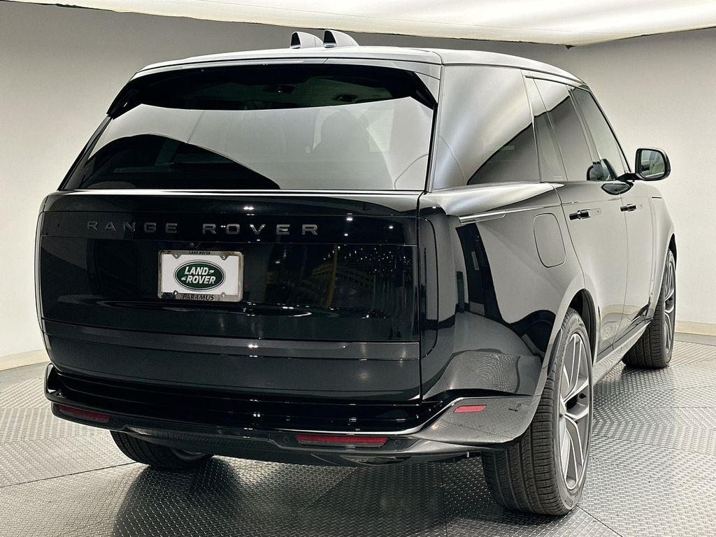 2025 Land Rover Range Rover SE 3