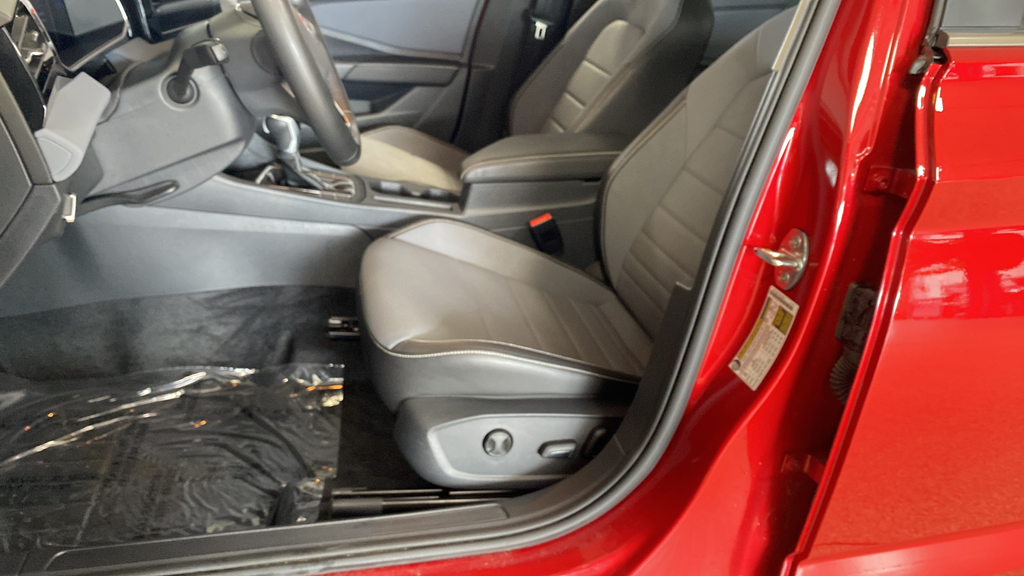 Certified Used 2025 Red Volkswagen 1.5T SE image 9