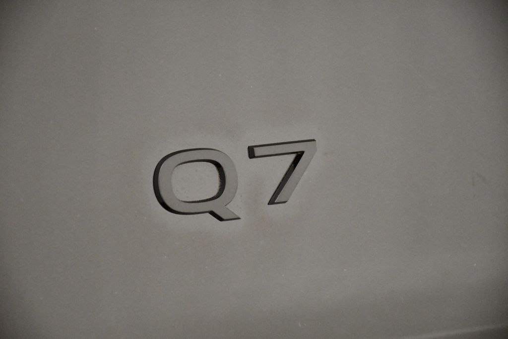 Thumbnail: 2025 Audi Q7 - 9
