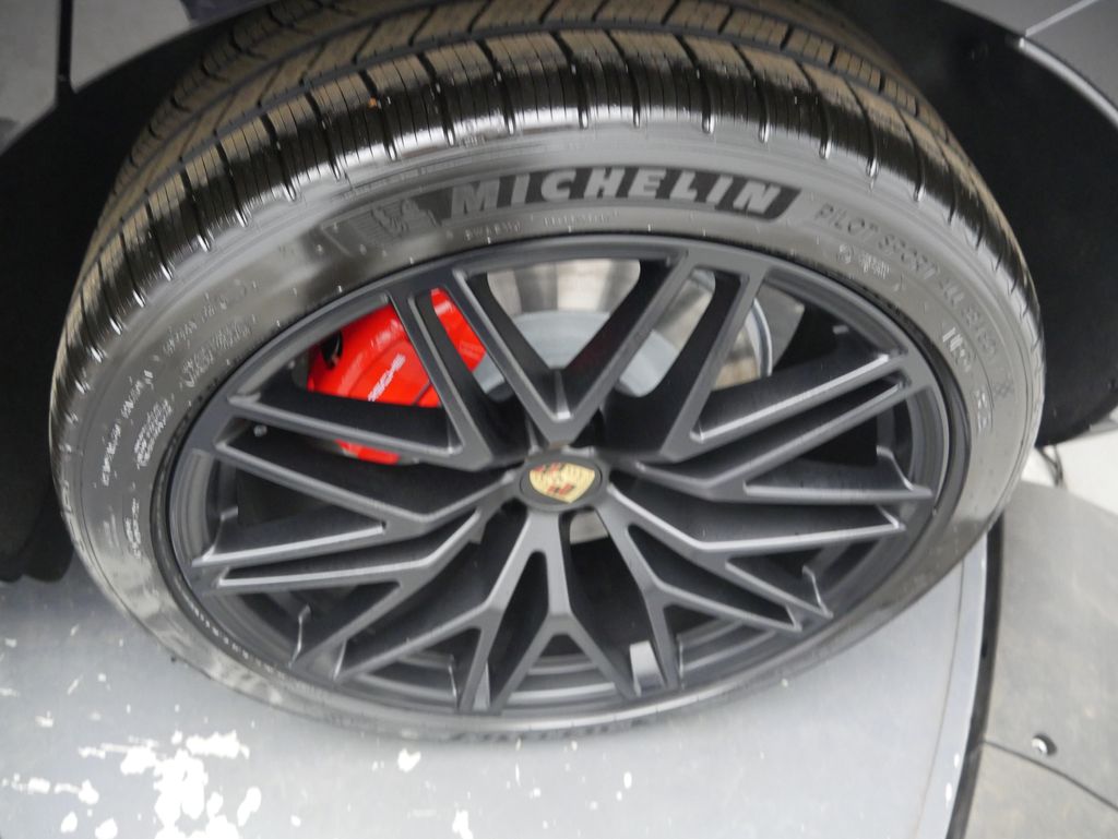 Thumbnail: 2026 Porsche Macan - 14