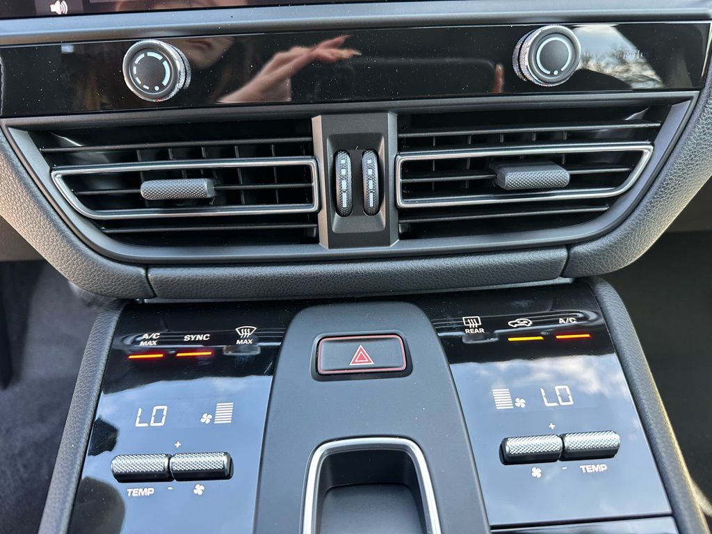 Thumbnail: 2026 Porsche Macan - 25