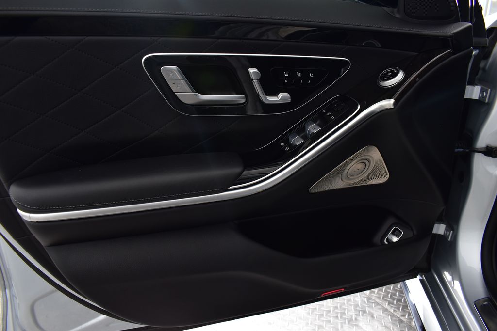 Thumbnail: 2022 Mercedes-Benz S-Class - 13