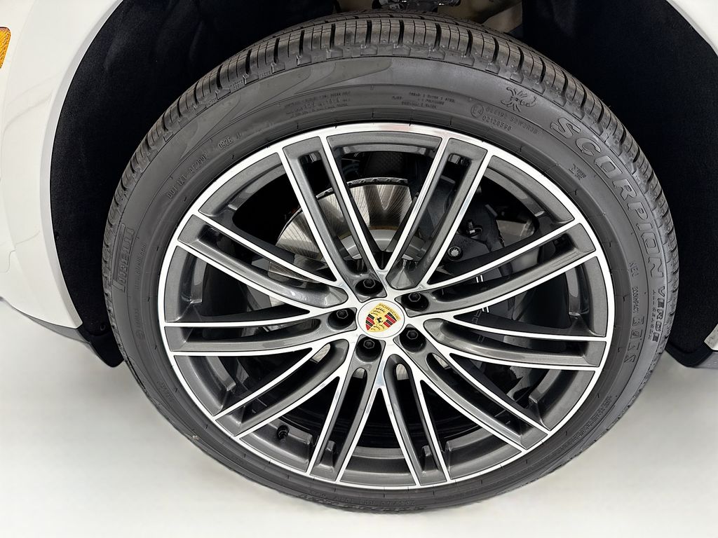 Thumbnail: 2026 Porsche Macan - 30