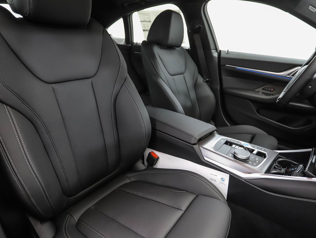 Thumbnail: 2025 BMW i4 - 30