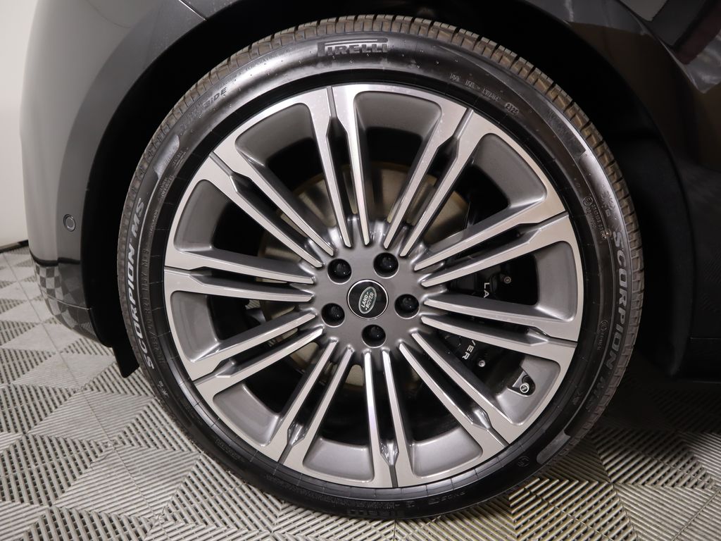 Thumbnail: 2025 Land Rover Range Rover - 32