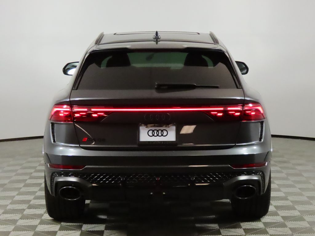 Thumbnail: 2026 Audi RS Q8 - 4