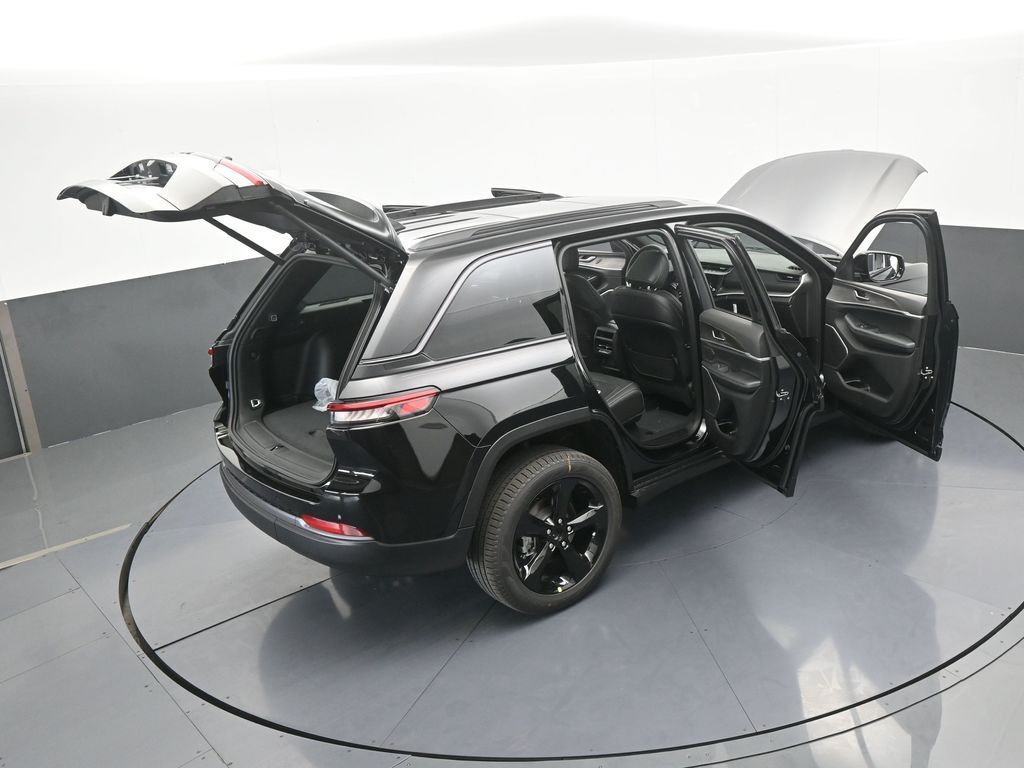 New 2026 Diamond Black Crystal Pearlcoat Jeep Limited image 54