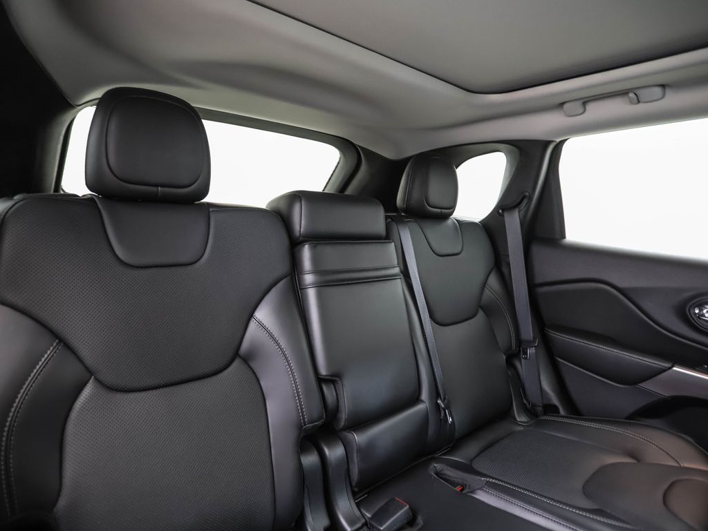 Thumbnail: 2019 Jeep Cherokee - 28
