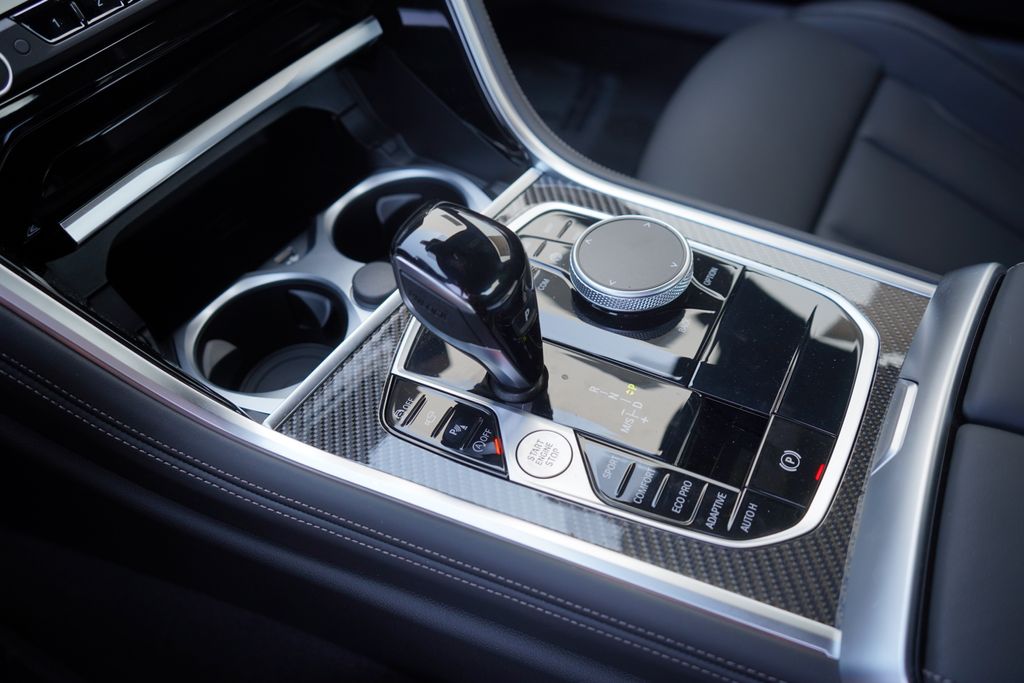 2025 BMW 8 Series M850i xDrive 20