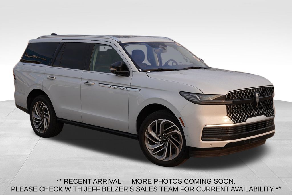 Crystal White Metallic Clearcoat 2025 Lincoln Navigator SUV / Crossover Four-Wheel Drive Automatic