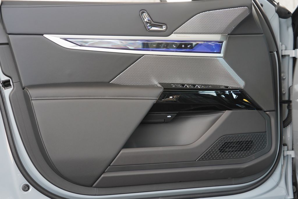 Thumbnail: 2026 BMW i7 - 9