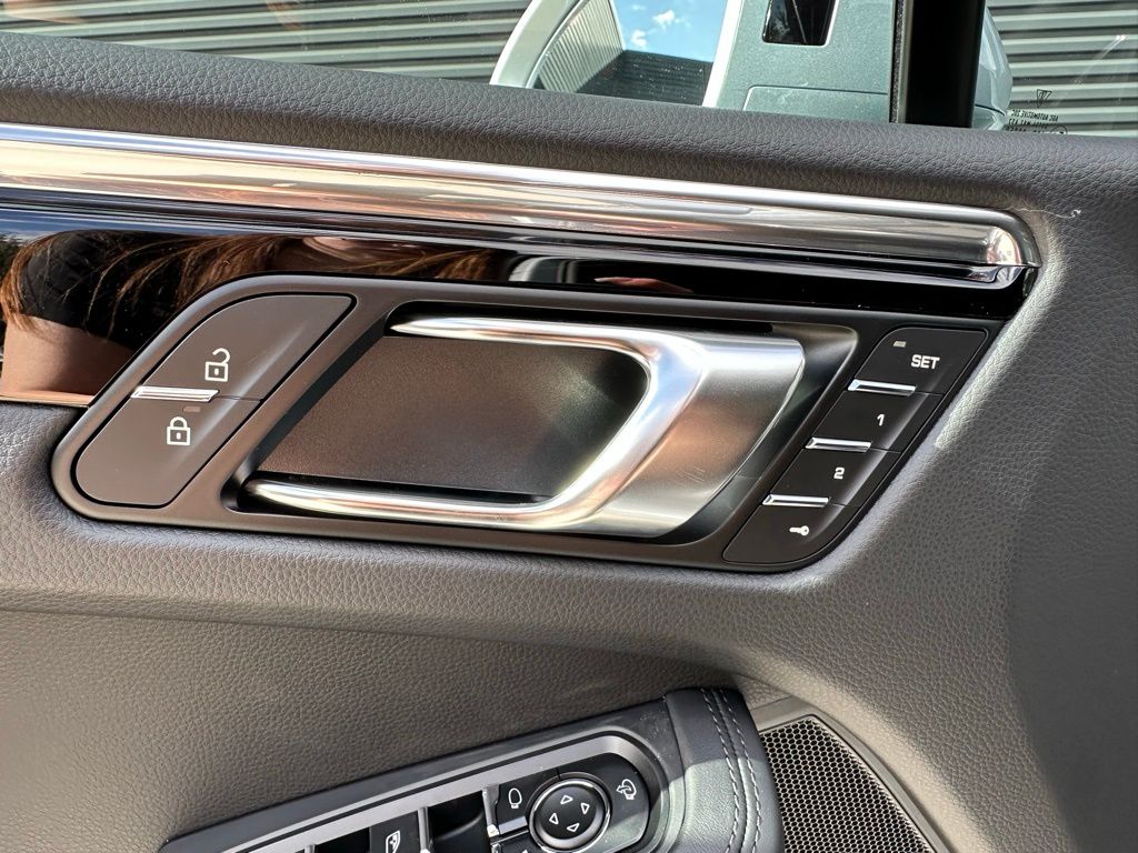 Thumbnail: 2026 Porsche Macan - 18