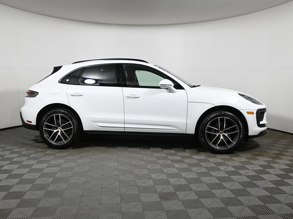 Thumbnail: 2025 Porsche Macan - 8