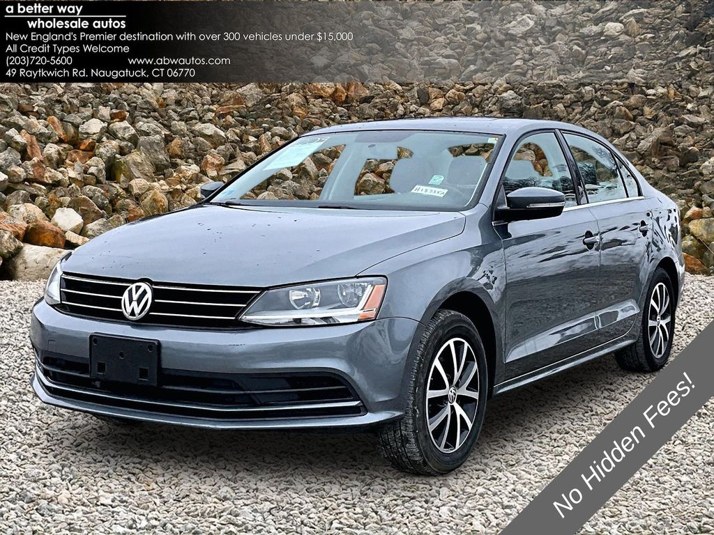 Gray 2017 Volkswagen Jetta 1.4T SE FWD Sedan Front-Wheel Drive 5-Speed Manual