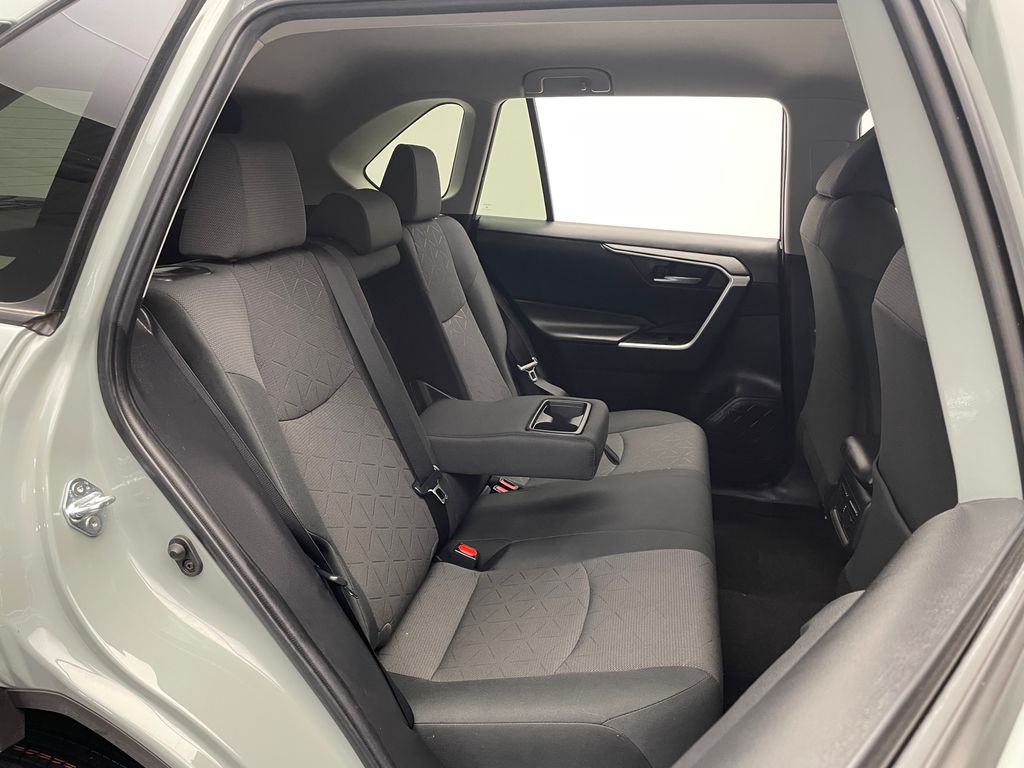 2023 Toyota RAV4 XLE 24