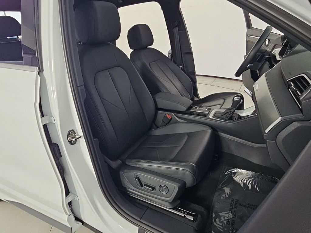 Thumbnail: 2023 Audi Q3 - 19