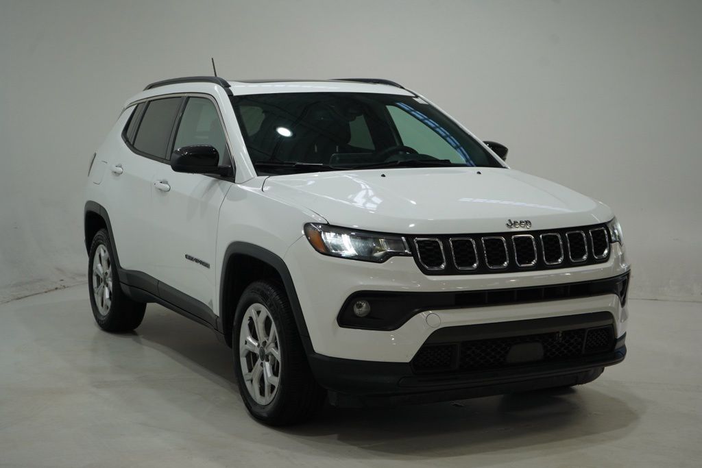  2023 Jeep Compass Latitude Lux 4WD   
