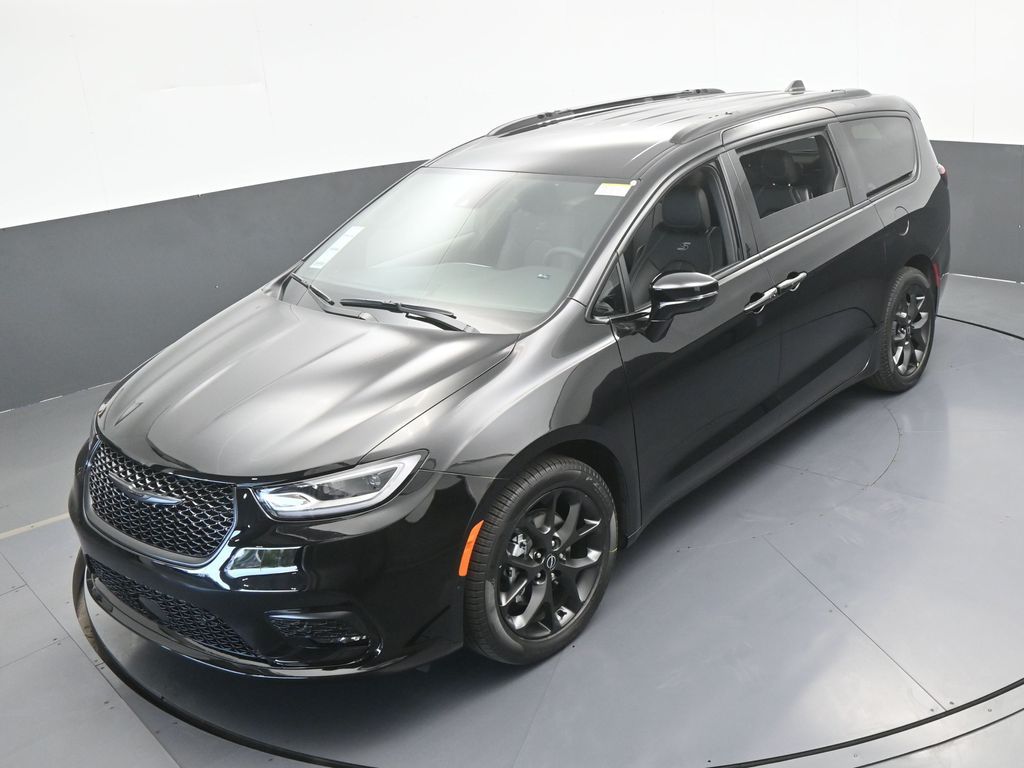 New 2026 Diamond Black Crystal Pearlcoat Chrysler Select image 46