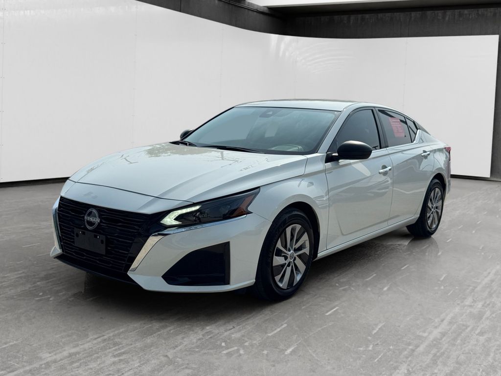 Glacier White 2025 Nissan Altima Sedan Front-Wheel Drive Continuously Variable Transmission