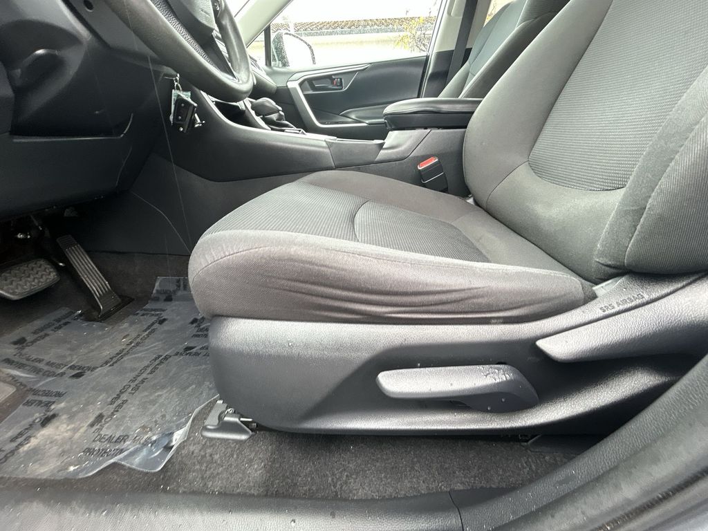 Thumbnail: 2020 Toyota RAV4 - 12