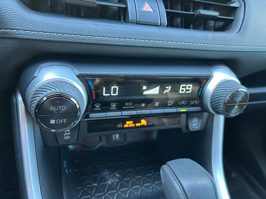 Thumbnail: 2025 Toyota RAV4 - 26