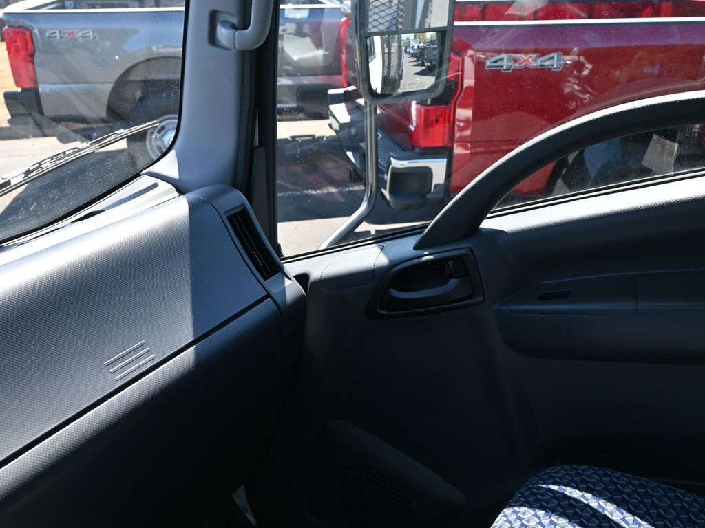 2024 Isuzu NPR HD 