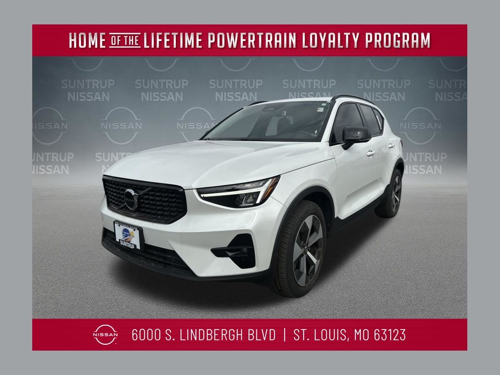 2023 Volvo XC40 B5 Plus Dark Theme AWD