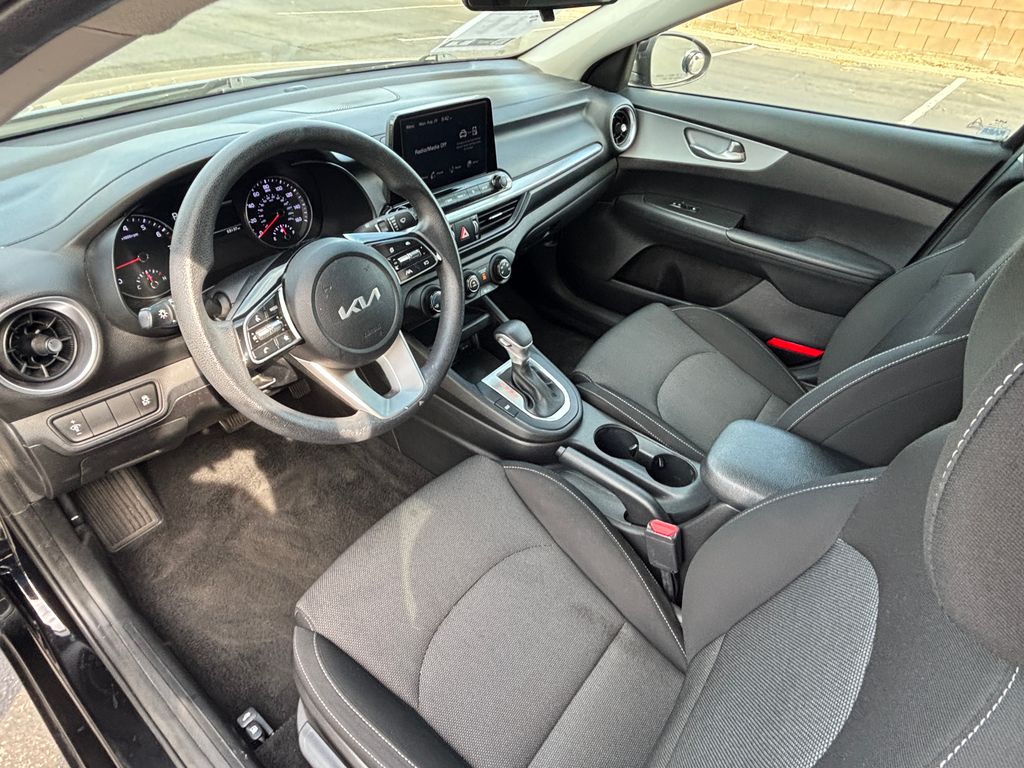 Thumbnail: 2023 Kia Forte - 9