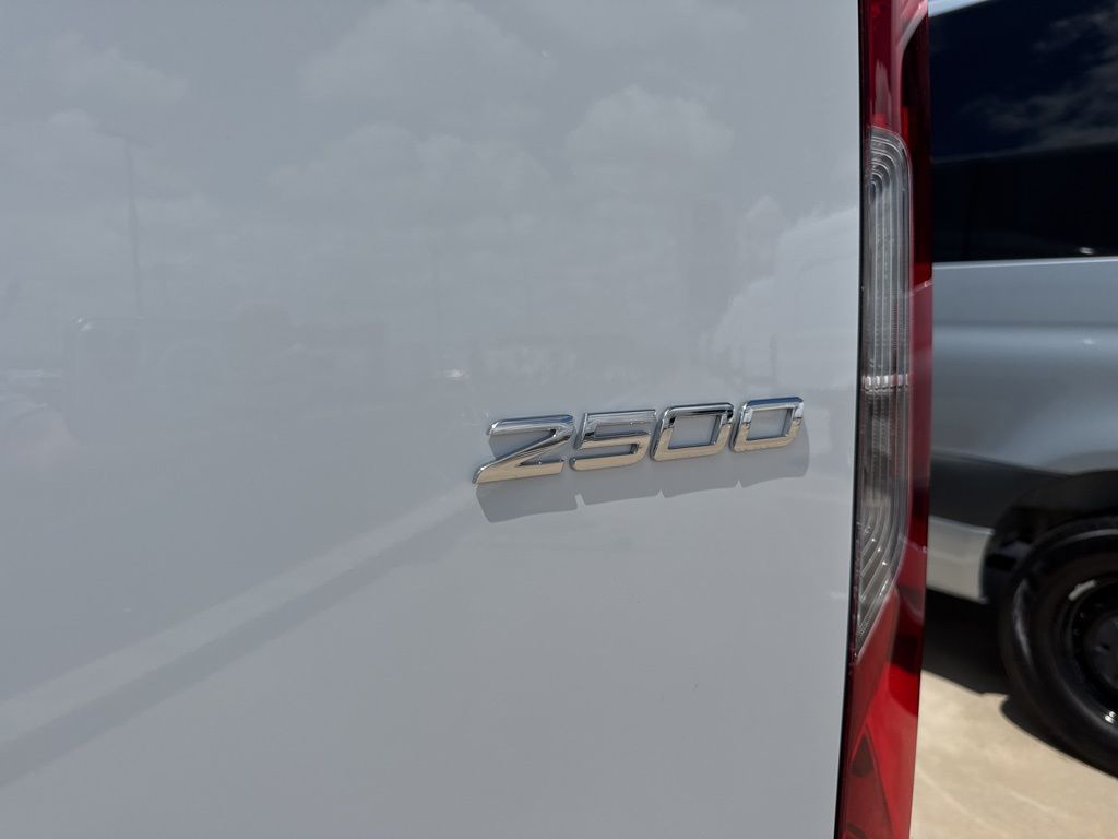 Thumbnail: 2025 Mercedes-Benz Sprinter - 7