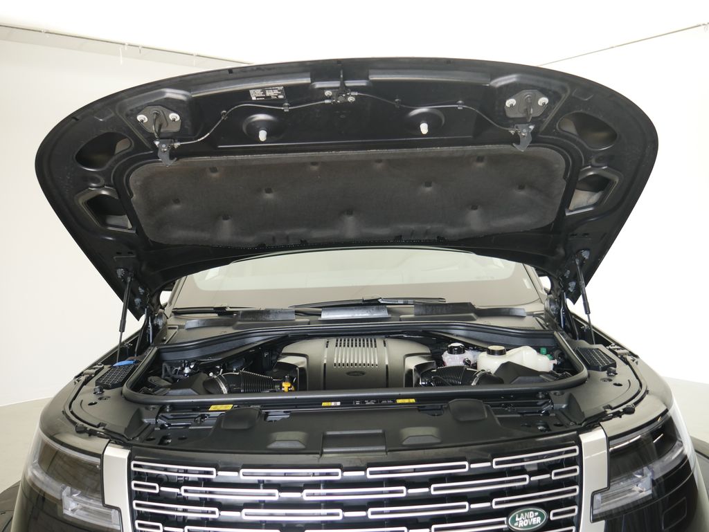 Thumbnail: 2025 Land Rover Range Rover - 14
