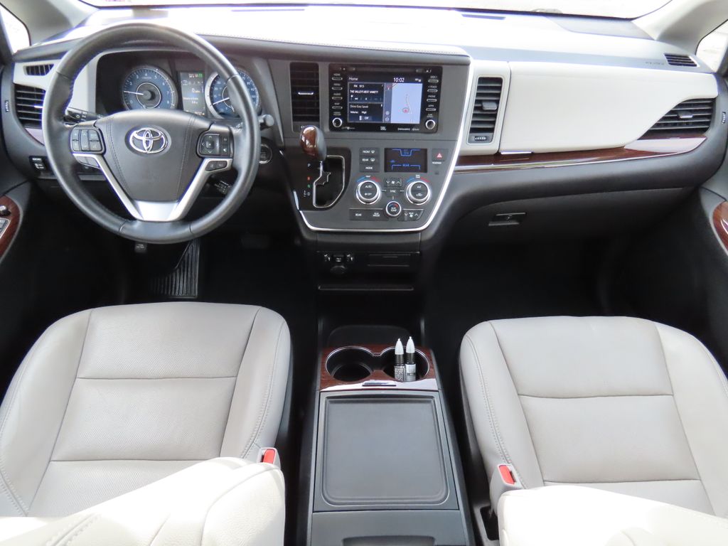 2019 Toyota Sienna SE Premium 13