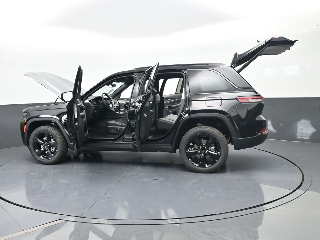 New 2026 Diamond Black Crystal Pearlcoat Jeep Limited image 59