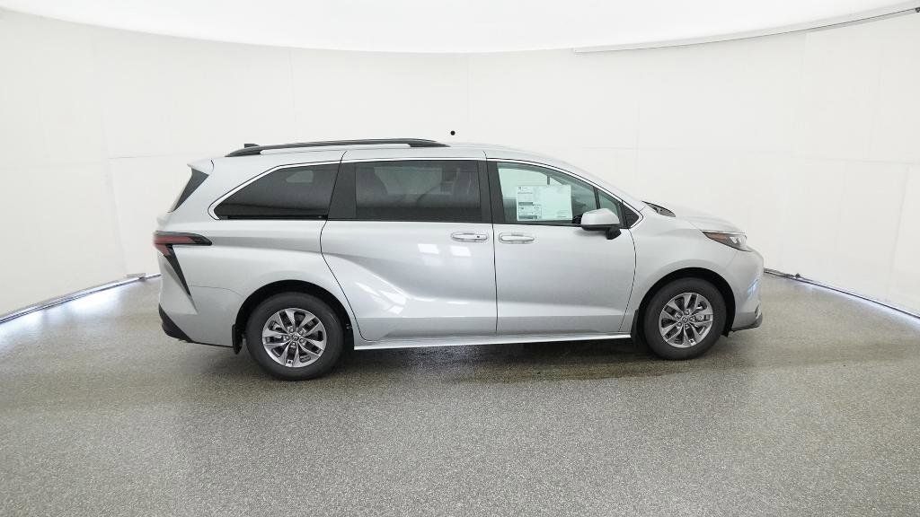 Thumbnail: 2025 Toyota Sienna - 7