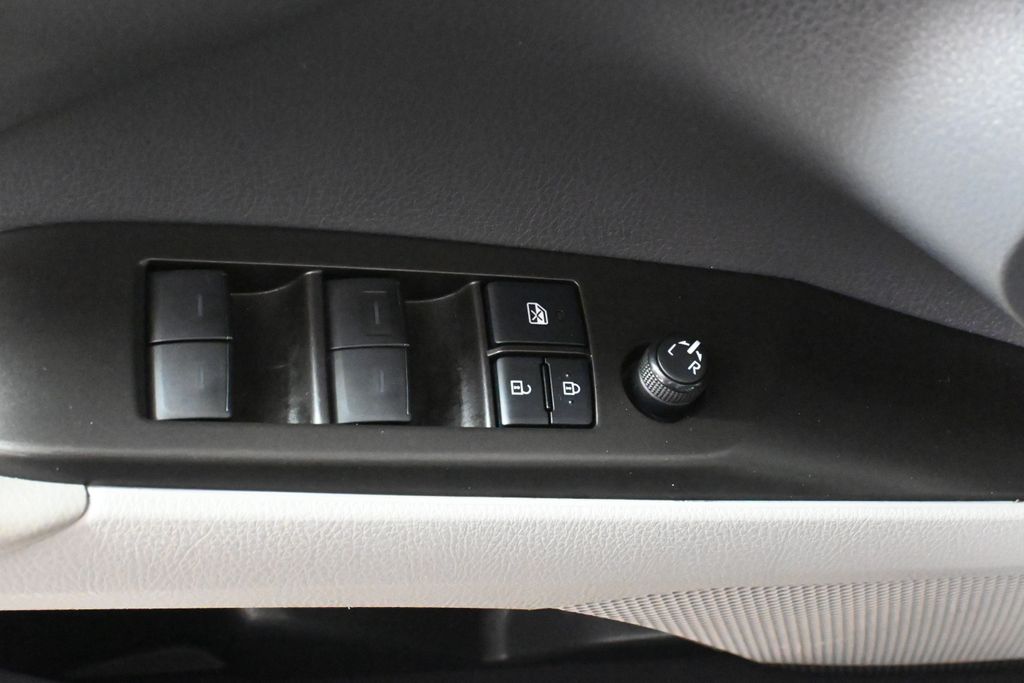 Thumbnail: 2021 Toyota Camry - 31