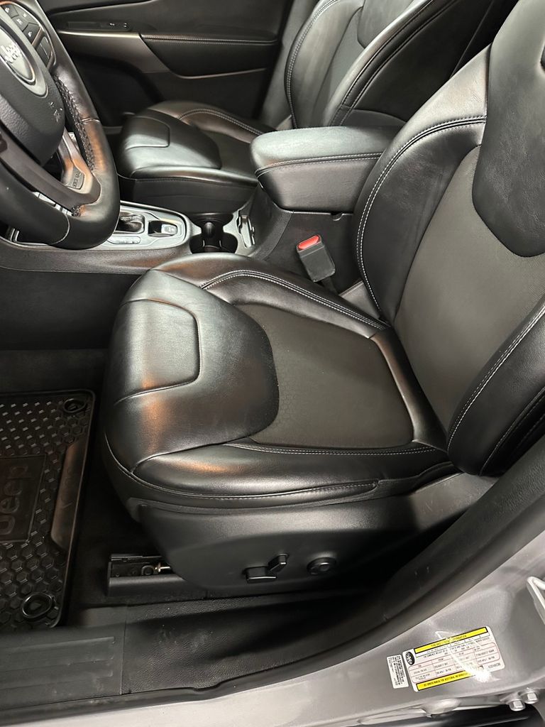 used 2019 Jeep Cherokee car, priced at $15,985