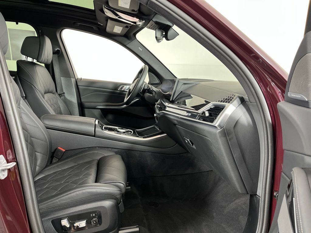 Thumbnail: 2025 BMW X5 - 7