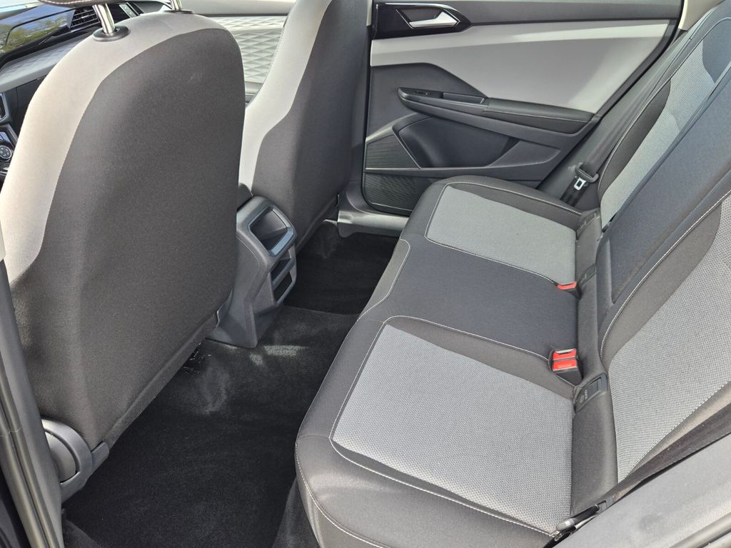 2024 Volkswagen Taos - $18,400