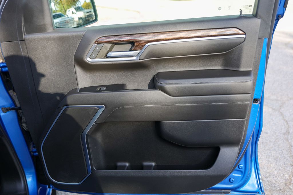 Used 2022 Blue GMC Elevation image 29