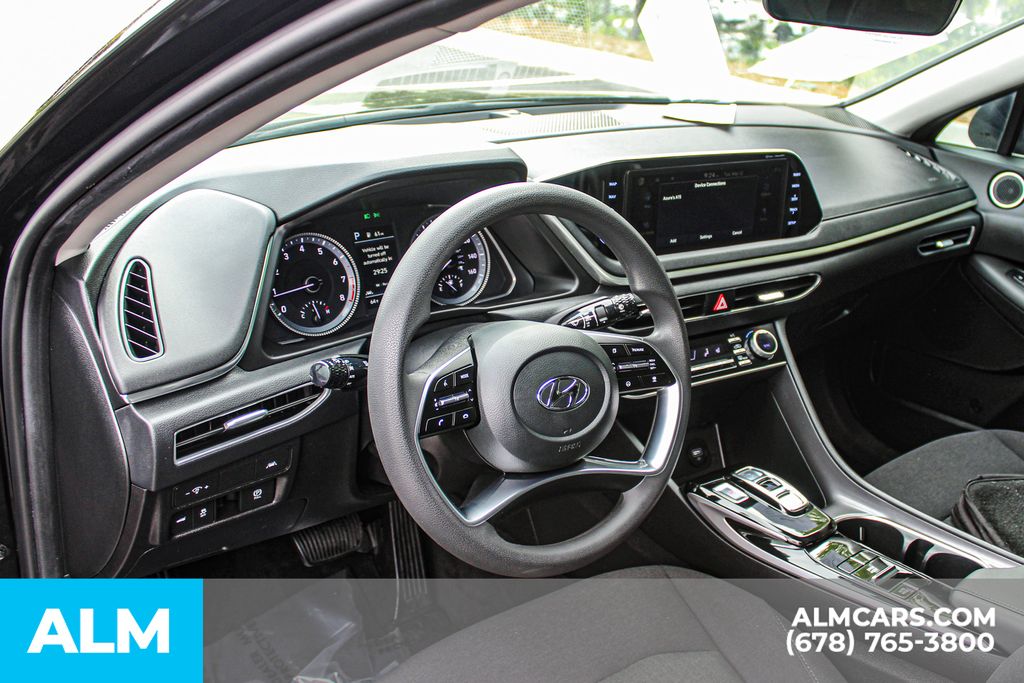 Used 2023 Black Hyundai SEL image 13