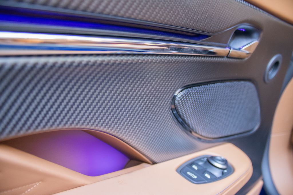 2025 Aston Martin DB12 Base - Photo 23