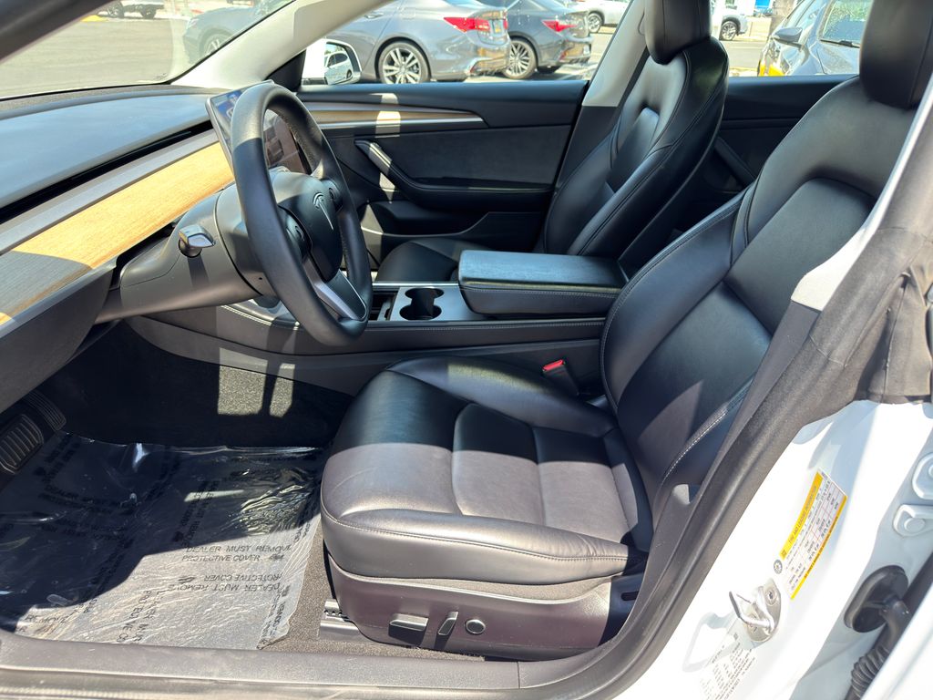 Thumbnail: 2022 Tesla Model 3 - 14